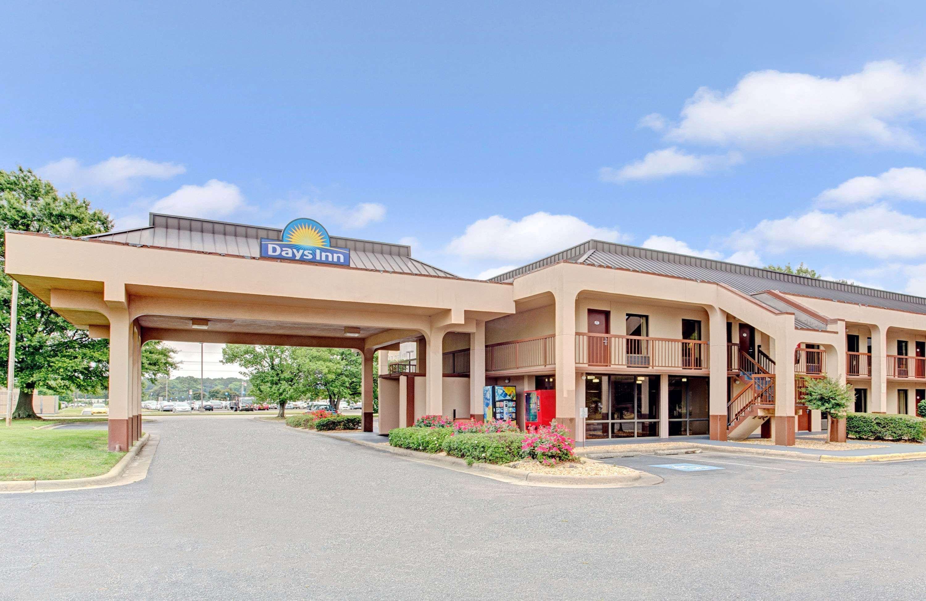 Days Inn By Wyndham Wilson Exterior photo